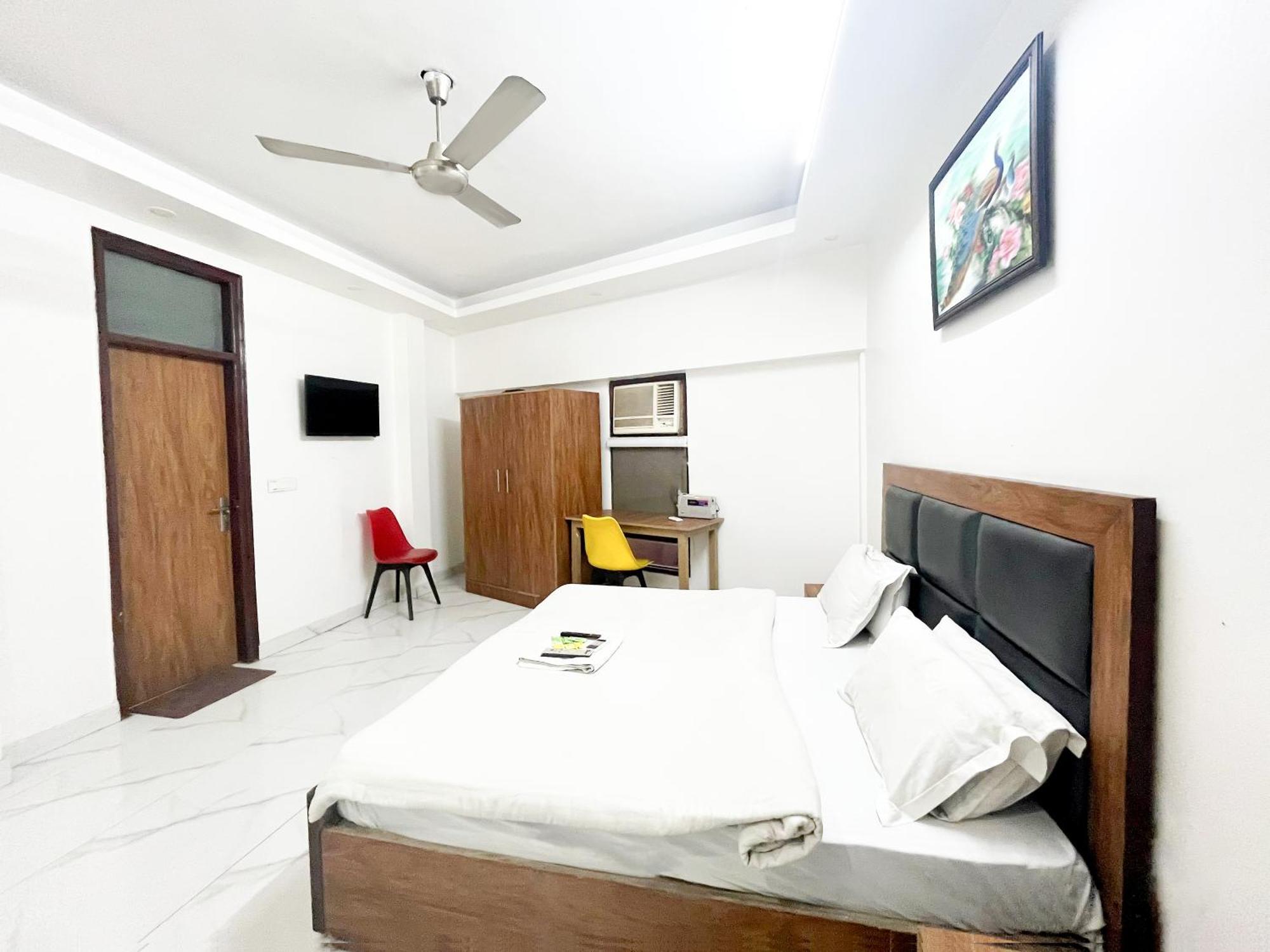 Hotel Classic Near Hazrat Nizamuddin 3*