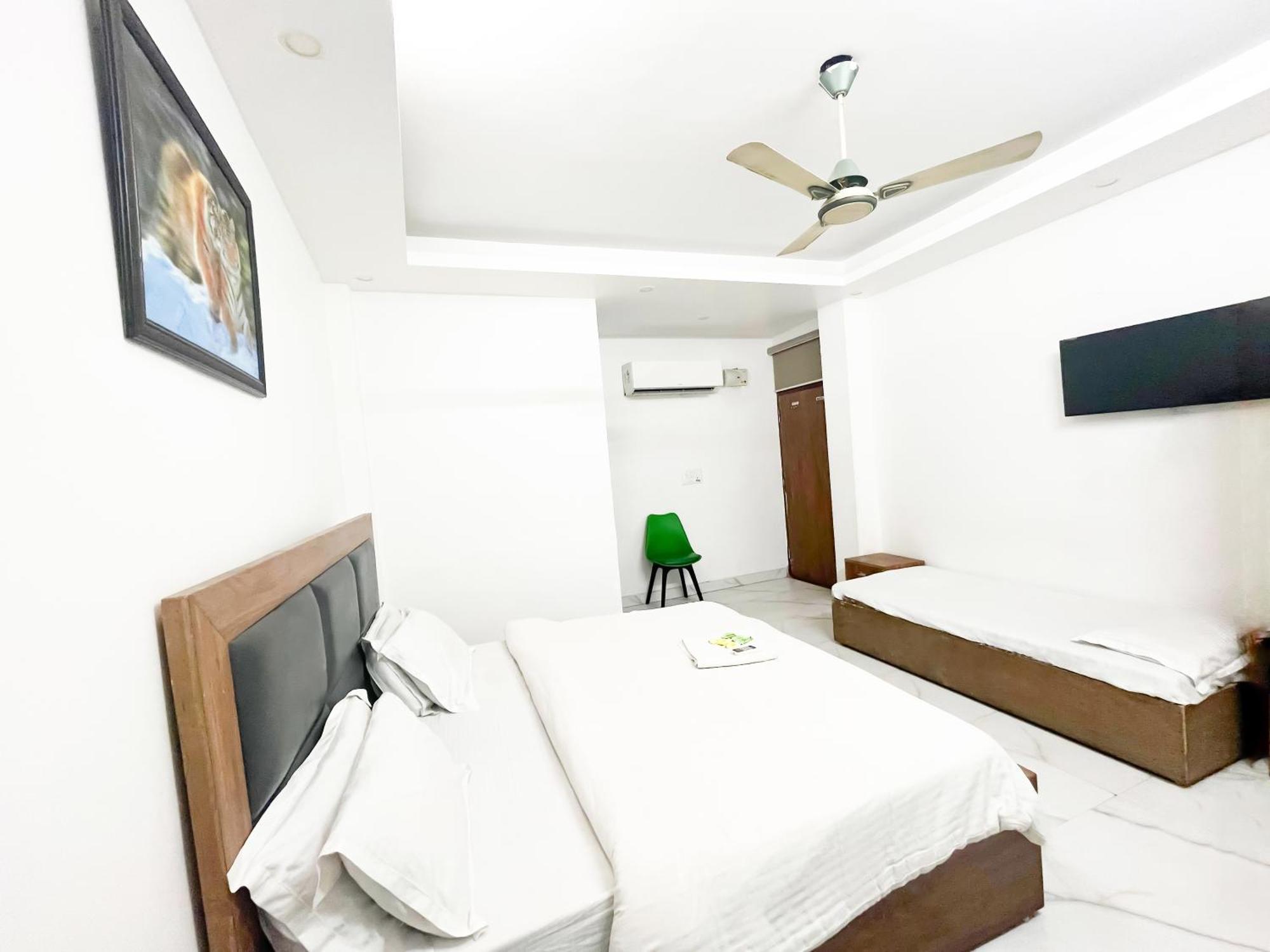 Classic Near Hazrat Nizamuddin 3*